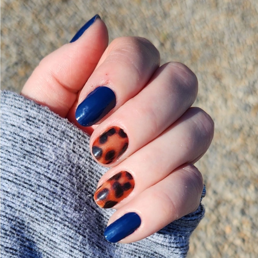 *Exclusive* Color Street: Foreshadow | Deep Navy Blue Solid Fall Winter Classic - Picture 7 of 13